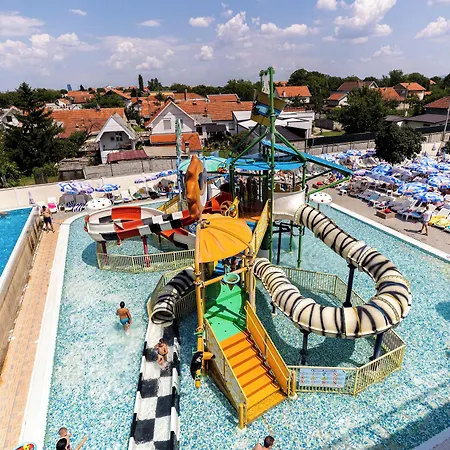 Garni Hotel Hollywoodland Wellness & Aquapark-3